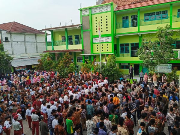 Apel Pagi Memperingati Hari Kartini di Yayasan Darul Hasanah