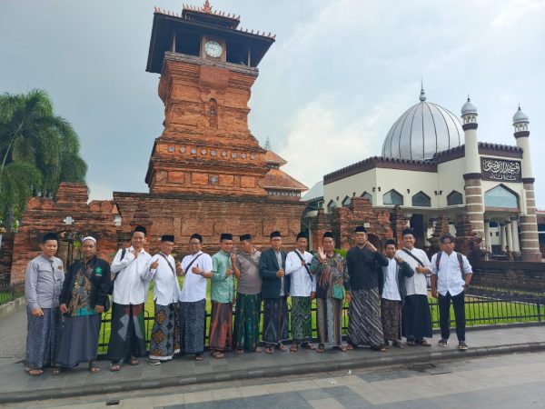 Ziarah Guru-Guru Yayasan Darul Hasanah: Mengikat Hati dalam Doa dan Teladan